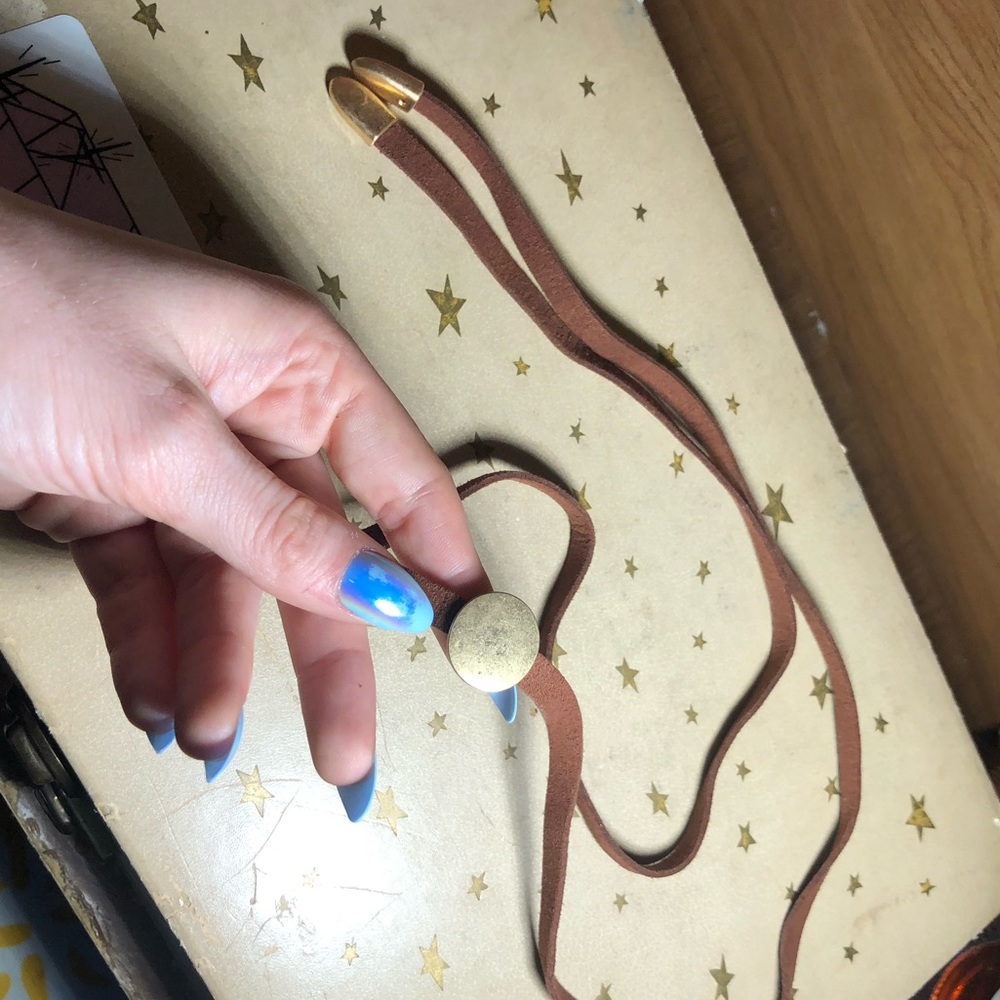 Wrap around choker